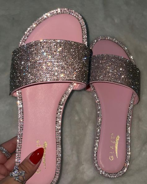 Sparkly Chanclas Outfit, Latina Shoes, Luxury Aesthetic Pink, Sparkly Chanclas, Summer Sliders, 2024 Era, Cute Cowgirl Outfits, Pretty Sneakers, Sparkly Sandals