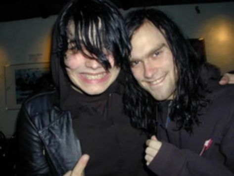 gerard way and bert mccracken Bert Mccracken Gerard Way, Bert Mccracken, Gerard Way, My Chemical, My Chemical Romance, On The Side, Thread, Twitter