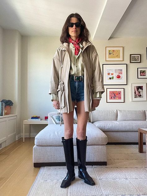 Anorak Jacket Outfit, 90s Chola, 90s Chola Fashion, Winter 2023 Fashion Trends, Nyc Fashion Winter, Leandra Medine Style, Parka Outfit, 2023 Fashion Trends, Spring Coat