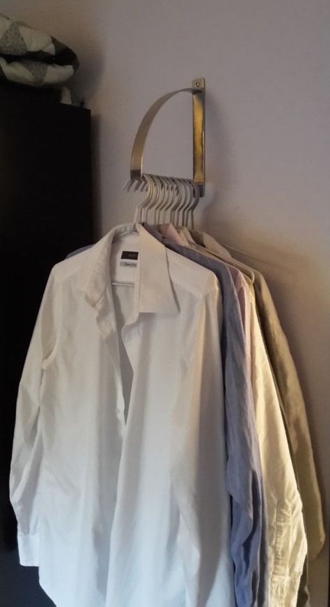 perchero camisa con escuadra Cloth Hanger Ideas, Ekby Ikea, Ikea Laundry, Hackers Ikea, Ikea Ekby, Balcon Mic, Ikea Laundry Room, Hangers Clothes, Closet Clothes Storage