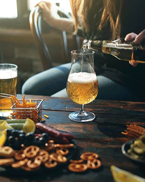 cinemagraphs #20 on Behance Cinemagraph Inspiration, Pub Photography, Alcohol Photography, Beer Shot, Pop Drink, Beer Commercials, Photography Motion, Beer Photos, Coffee Gif