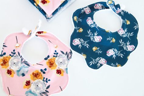 Blooms and Bobbins – Scalloped Drool Bib   FREE Tutorial! Drooling Bibs Free Pattern, Bandana Drool Bib Pattern, Scalloped Baby Bib Pattern Free, Drool Bib Pattern Free, Scalloped Bib Pattern Free, Baby Bib Pattern Free Printable, Bib Pattern Free, Drool Bibs Pattern, Diy Baby Bibs Pattern