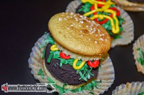 Wait.....is that really a CupCake? Burger Cupcakes, Hamburger Cupcakes, Mini Hamburger, Mini Hamburgers, Cupcake Pictures, Coconut Frosting, Creative Cupcakes, Fun Cupcakes, Chocolate Cupcakes