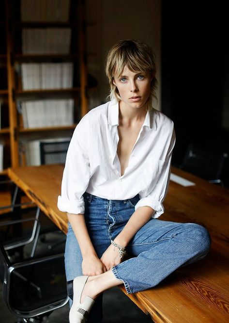 Edie Campbell Short Hair, Edie Campbell Hair, Hair Color Pixie Cut, Eddie Campbell, Gary Hume, Model Jeans, Richard Long, Long Painting, Edie Campbell