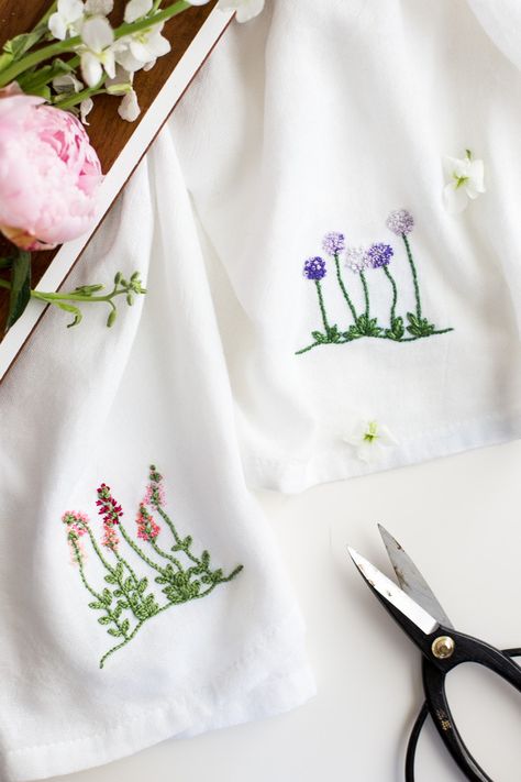 Need a summer project? Floral Embroidery Patterns for Dishtowels http://www.flaxandtwine.com/2016/07/floral-embroidery-patterns/?utm_campaign=coschedule&utm_source=pinterest&utm_medium=anne%20weil%20%7C%20flax%20and%20twine&utm_content=Floral%20Embroidery%20Patterns%20for%20Dishtowels Finger Knitting Projects, Crochet Stone, Potholder Patterns, Towel Embroidery, Floral Embroidery Patterns, Finger Knitting, Embroidery Flowers Pattern, 자수 디자인, Arm Knitting