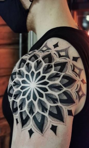 Shoulder Tattoos - Beautiful Designs & Ideas for Shoulder Ink Geometric Tattoo Shoulder, Geometric Tattoo Hand, Mandala Tattoo Shoulder, Tato Mandala, Mandela Tattoo, Geometric Tattoo Sleeve Designs, Cool Shoulder Tattoos, Geometric Mandala Tattoo, Geometric Sleeve Tattoo