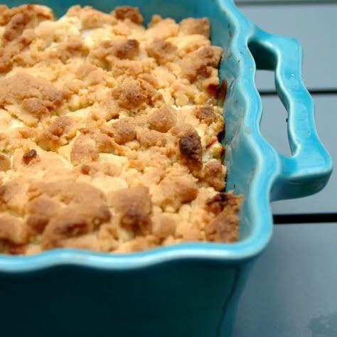 Le crumble aux pommes du Chat qui Tousse : recette de Le crumble aux pommes du Chat qui Tousse Pear Dessert, Pasta Al Pesto, Dessert Aux Fruits, Apple Pear, Pies & Tarts, Fruit Desserts, Rice Krispie Treat, Flan, Cake Desserts