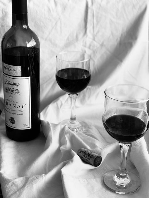 #wine #bottleodwine #glassofwine #drinks #blackandwhite Wine Black Aesthetic, Wine Black And White Aesthetic, Black And White Wine Aesthetic, Wine Bottle Asthetic Picture, Black Wine Aesthetic, Wine Astethic, White Wine Aesthetic, Wine Black And White, Ash Princess