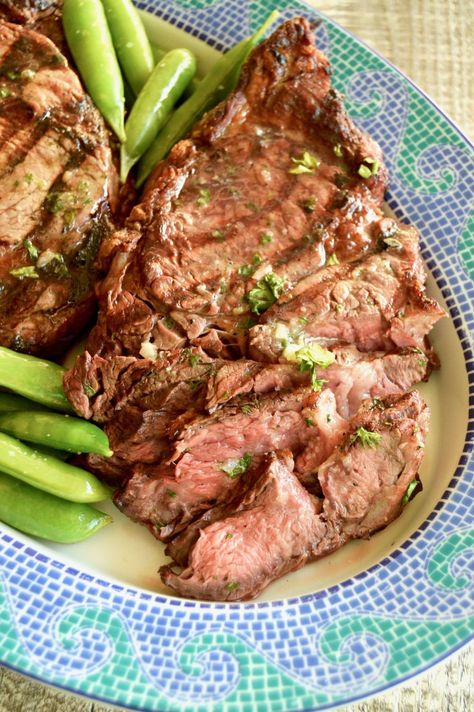 Grilled Steak with Bourbon Garlic Butter-- How to grill the perfect steak: Melted Bourbon Garlic butter blankets seared on the outside, juicy, tender on the inside steaks for an easy BBQ meal for entertaining. Cookout Recipes Sides, Moroccan Chicken Recipe, Garlic Butter Steak Bites, Butter Steak Bites, The Perfect Steak, Bbq Pork Ribs, Bbq Shrimp, Pork Rib Recipes, Grilled Steak Recipes