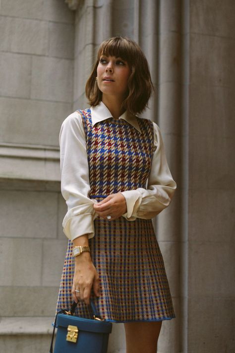 How to Pull Off 2017’s Plaid 50s Work Outfit, 60s Look Outfits, 50s Office Fashion, How To Dress Vintage Modern, 50s School Outfit, 60s Fashion Inspiration, Romantic Fashion Aesthetic, Fall Clothing Aesthetic, 50s Inspired Fashion