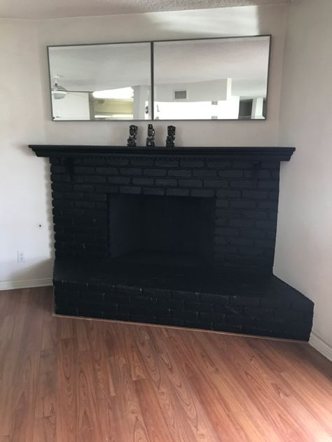 Black brick chimney interior design Black Brick Chimney, Black Chimney, Brick Chimney, Bioethanol Fireplace, Black Brick, Decor Minimalist, Room Ideas, Fireplace, Dream House