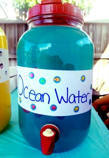 Ocean water for ocean or beach themed birthday parties! Everyone loved it. Ingredients: Blue Hawaiian Punch Lemonade You can also add some sprite if you like. I didn't measure anything out, I just did it to taste. We had children at the party so no alcohol was in this drink, but it also goes great with vodka for the adults! Birthday Beach Theme Decorations, 50th Birthday Ocean Theme, Bora Bora Themed Party, Ocean Themed Party Snacks, Beach Birthday Party Games, Bluey Birthday Beach Party, Beach Theam Birthday Party, Spongebob Drinks Alcohol, H2o Themed Party