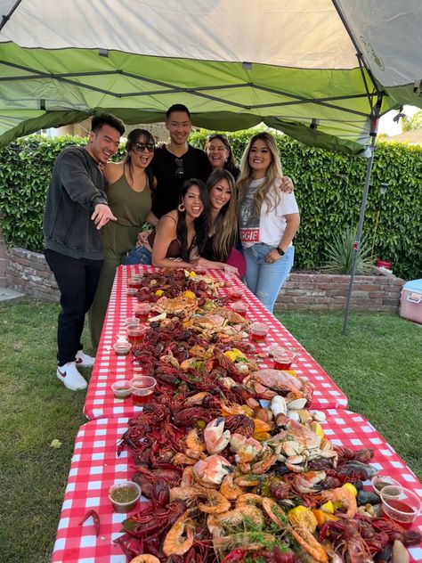 We love a good seafood boil! Especially when our crab is the star of the show😍 Seafood Boil 40th Birthday, Crab Boil Wedding, Seafood Boil Set Up, Seafood Boil Table Set Up, Shrimp Boil Rehearsal Dinner, Lowcountry Boil Party, Seafood Boil Party Table Settings, Fish Boil Party, Lobster Boil Party