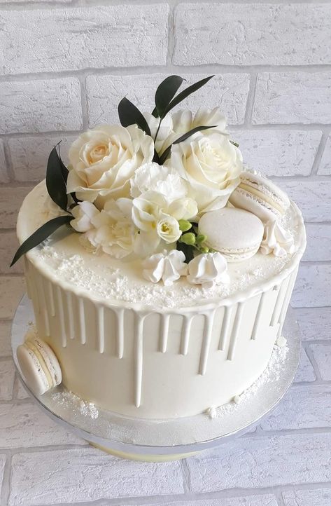 Wedding Cakes 1 Tier, Golden Wedding Anniversary Cake, Modern Birthday Cakes, Wedding Cake Photos, Wedding Anniversary Cake, Simple Wedding Cake, Engagement Cakes, Cake Decorating Designs, Engagement Decorations