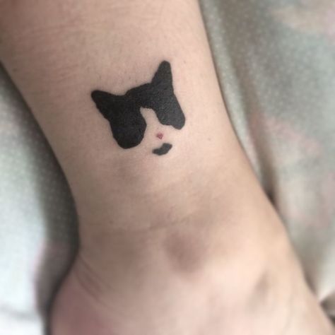 My cat #tuxedo #tattoo #cat #Uncategorized Tuxedo Cat Tattoo, Cat Paw Tattoos, Cat Tats, Kitten Tattoo, Cat Tattoo Ideas, Cute Cat Tattoo, Tier Tattoo, Tattoos Matching, Black Cat Tattoos