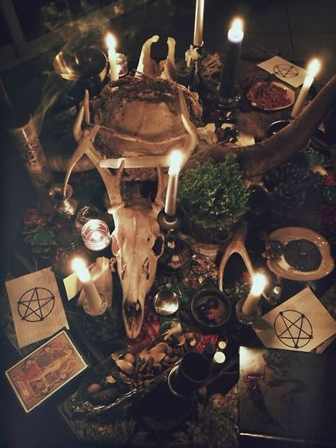 Green Witch Aesthetic, Witchcraft Altar, Witches Altar, Hedge Witch, Pagan Witch, Magic Aesthetic, Witchy Things, Witch Decor, Season Of The Witch