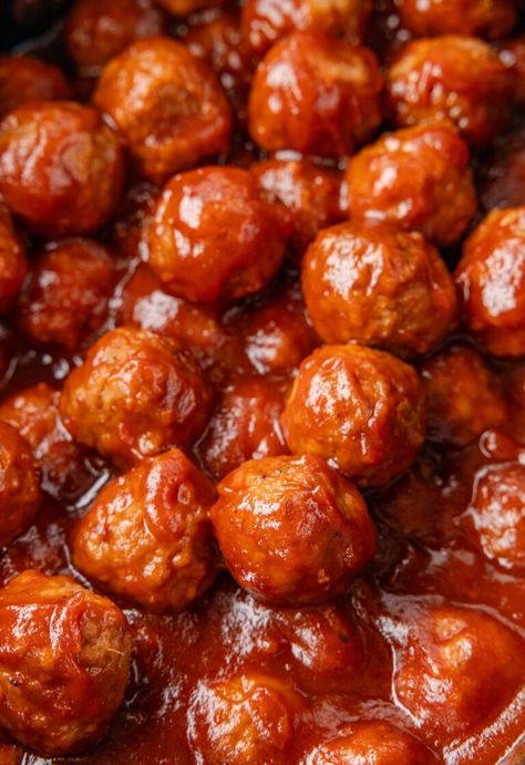 Meatballs in cranberry sauce inside the slow cooker Meatballs Chili Sauce, Cranberry Meatballs Crockpot, Frozen Meatballs Crockpot, Cranberry Sauce Meatballs, Spicy Cranberry Sauce, Happy Family Recipe, Meatballs Crockpot, Kid Friendly Salad, Easy Cranberry Sauce