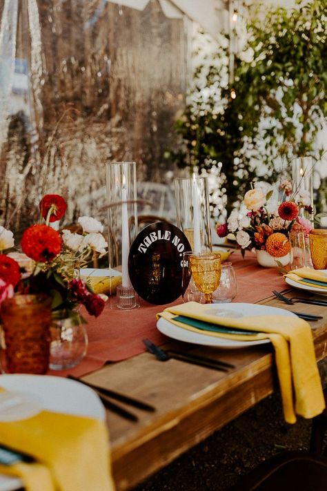 retro wedding table setting | Image by Bridget Burnett Bread Bar Wedding, Retro Wedding Table, Spanish Themed Weddings, Retro Wedding Theme, Bread Bar, Vinyl Table, Dresses Photography, Funky Wedding, Table S