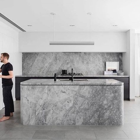 #CannyLoves this curved island bench in the most stunning stone. Inspo via @dotandpop. Designed by @baldwinbagnall Kitchens Without Upper Cabinets, Limestone Tiles, Tiles Marble, Modern Kitchen Cabinet Design, Terrazzo Tiles, Nordic Lights, Black Ceiling, Modern Kitchen Cabinets, Decoration Originale