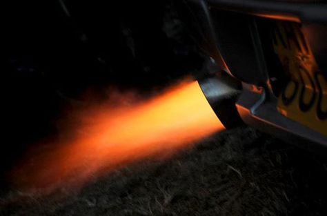 exhaust flame evo Frenzied Flame Art, Cars With Flames, Car Exhaust Fire, Car On Fire Meme, Old Flame, Combustion Chamber, Combustion Engine