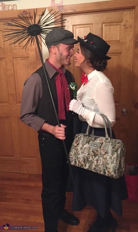 Mary Poppins and Bert Couple Costume Mary Poppins And Bert Costume, Bert Mary Poppins, Mary Poppins Kostüm, Mary Poppins And Bert, Mary Poppins Costume, 2015 Halloween Costumes, Meme Costume, Halloween Costumes Diy Couples, Unique Couple Halloween Costumes