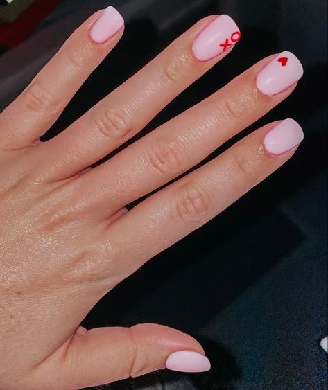 Very Simple Valentines Nails, Simple Valentine’s Day Nails Short, Nude Pink Valentines Nails, Short Oval Nails Acrylic Valentines, Simple Pink Valentines Day Nails, Short Valentines Gel Nails, Pastel Pink Valentines Nails Designs, Valentine’s Day Nails Natural, Nude Valentines Day Nails Short