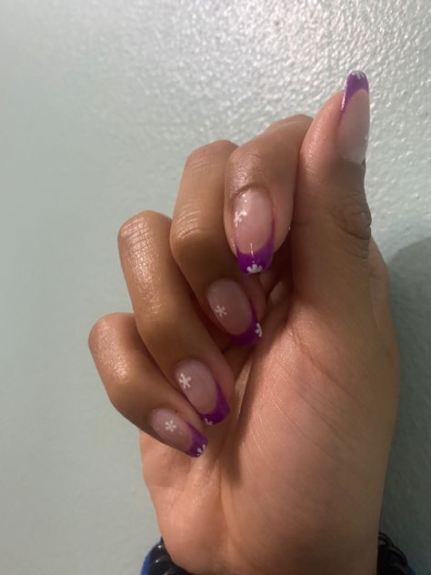 Purple french tip with daisy Purple French Tip, Purple French, Hoco Nails, French Curl, Flower Nails, Acrylic Nail Designs, Nail Design, Acrylic Nails, Daisy