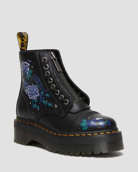 Dr Martens Sinclair, Heart Platforms, Mystic Garden, Jadon Boots, Leather Platform Boots, Platform Boots Women, Fur Lined Boots, Star Studs, 가을 패션