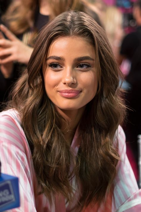 Taylor Hill Hair, Fashion Show Makeup, Hair Colorful, Flot Makeup, Victoria Secret Model, Taylor Marie Hill, Taylor Hill, Victorias Secret Models, Victoria Secret Angels