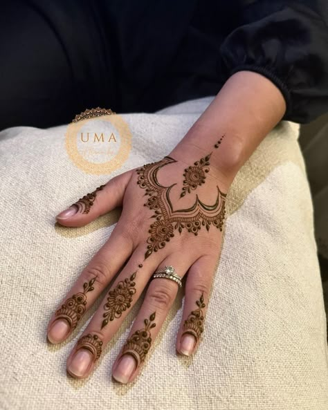 henna tattoo henna designs henna henna tattoos henna tattoo designs henna hand henna design henna tattoo design Minimalist Mehendi Designs Palm, Ganesha Henna, Henna Design Palm, Persian Henna, Henna Palm Designs, Henna Fingers, Henna Palm, Finger Designs, Simple Henna Designs Hand