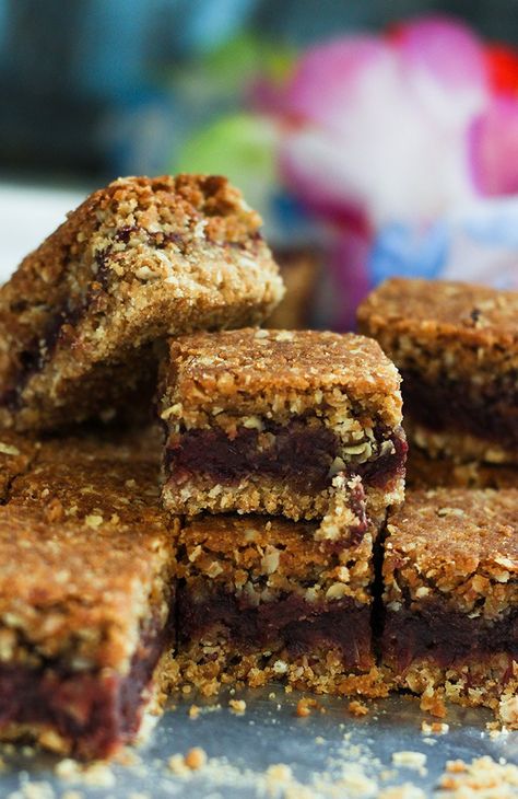 Oatmeal Date Bars, Recipes Using Dates, Date Bars Recipe, Snack Bar Recipes, Energy Bars Recipe, Healthy Granola Bars, Date Bars, Healthy Bars, Date Recipes