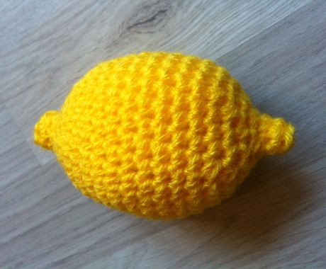 lemon1 Vegetable Amigurumi, Banana Pattern, Crochet Fruit, Crochet Cactus, Lemon Patterns, Crochet Food, Crochet Amigurumi Free, Knitted Toys, Crochet Gifts