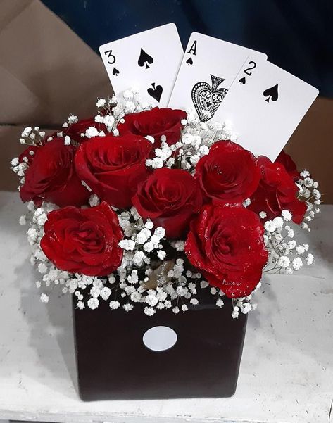 Vegas Party Centerpieces, Casino Flower Centerpieces, Las Vegas Theme Gala, Poker Centerpiece Ideas, Las Vegas Centerpieces, Las Vegas Centerpiece Ideas, James Bond Centerpiece Ideas, Vegas Themed Centerpieces, Casino Theme Quince