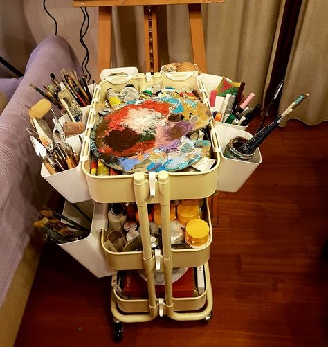 Art Cart Aesthetic, Art Set Up, Art Cart Organization, Trolley Cart Ideas, Art Corner Bedroom, Art Trolley, Dream Art Room, Art Tables, Art Studio Storage