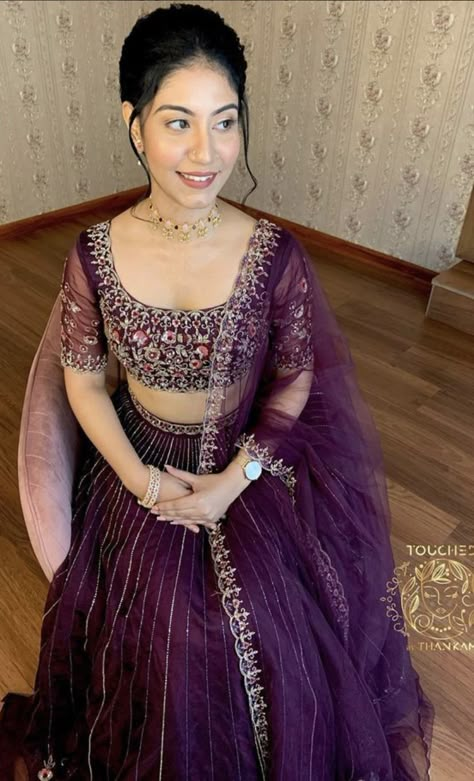 Lehanga For Engagement Bridal Lehenga, Customised Lehenga Designs, Marrage Dress, Reception Lehenga Bridal, Trending Lehenga Designs, Lehenga For Engagement, Kerala Engagement Dress, Engagement Lehenga