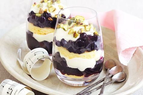 Blueberry Trifle Recipe, Orange Trifle, Blueberry Trifle, South African Food, Blueberry Orange, Famous Desserts, Trifle Desserts, Blueberry Sauce, Trifle Recipe