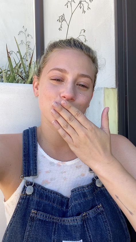 Lili Reinhart And Cole Sprouse Videos, Lil Reinhart, Lily Reinhart, Jennifer Aniston Videos, Victoria James, Sweet Quotes For Girlfriend, Betty Cooper Riverdale, Lili Reinhart And Cole Sprouse, Deni Denials