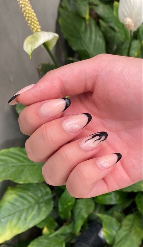 Fire nails black art idea simple Flame French Tip Nails Almond, Black French Almond Nails Designs, Mail Designs Oval, Rare Nails Ideas, Flame Nails Almond Shape, French Tip Nails With Flames, Mail Inspo Short Almond, Flame Nails Acrylic Almond, Black Flame Nails Short