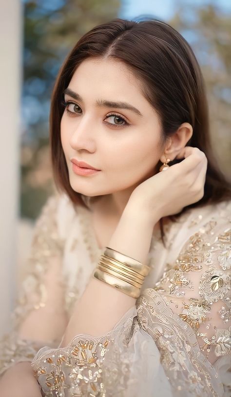 Actress Dress, Cover Post, Sana Javed, Hijab Makeup, Beauty Killer, Cute Celebrity Couples, Beautiful Photoshoot Ideas, Reading Art, Fancy Makeup