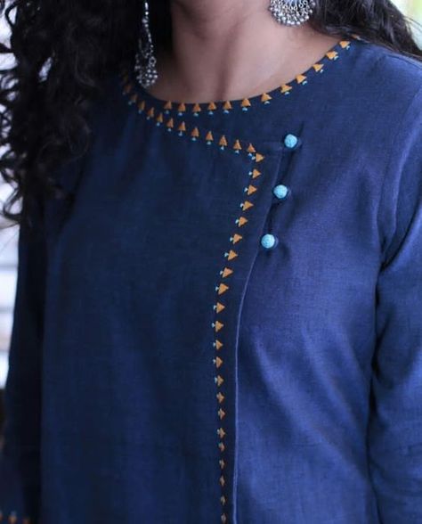 Interesting #Neckline Ideas For #Kurta  #Threads Chudi Neck Designs, Beautiful Kurti, Salwar Neck Designs, Kurti Sleeves Design, Kurta Patterns, Designer Kurti Patterns, Neck Designs For Suits, Salwar Designs, Kurti Embroidery Design