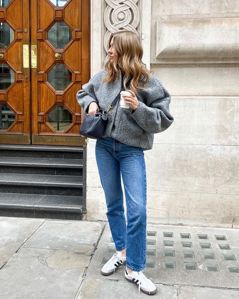 Mia Luckie (@mialuckie) • Instagram photos and videos Mia Luckie Outfits, Lunch Food, Fashion 2024, Food Shop, Work Outfits, Winter Style, Autumn Winter Fashion, Work Outfit, Casual Style