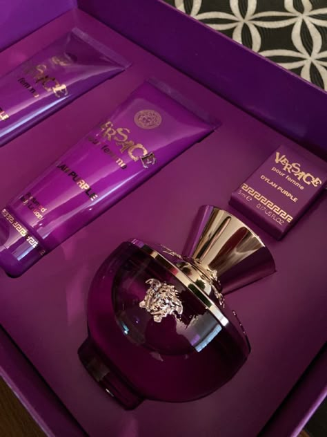 Versace Purple Perfume, Purple Perfume Aesthetic, Versace Dylan Purple, Versace Perfume Aesthetic, Versace Perfume Woman, Perfume Versace Mujer, Purple Perfume Bottle, Versace Perfumes, Purple Perfume