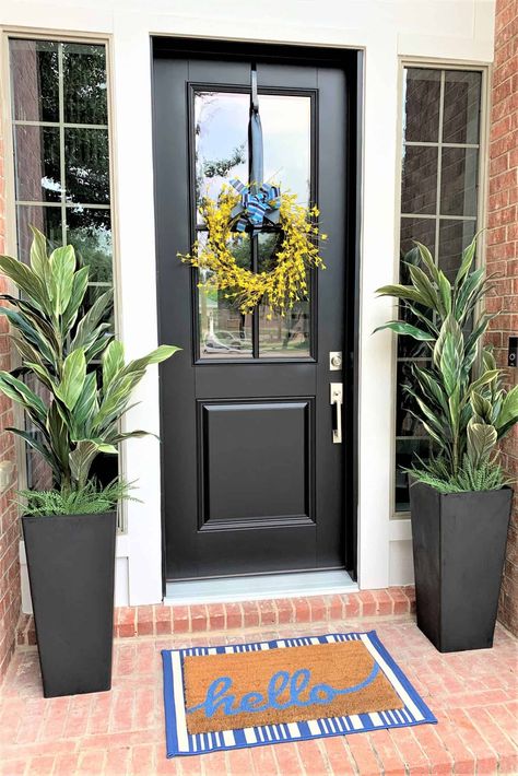 Foyer Interior, Tall Planters Front Door, Porch Planter Ideas, Front Door Plants, Front Door Planters, Front Porch Plants, Summer Front Porch Decor, Front Door Inspiration, Front Porch Planters