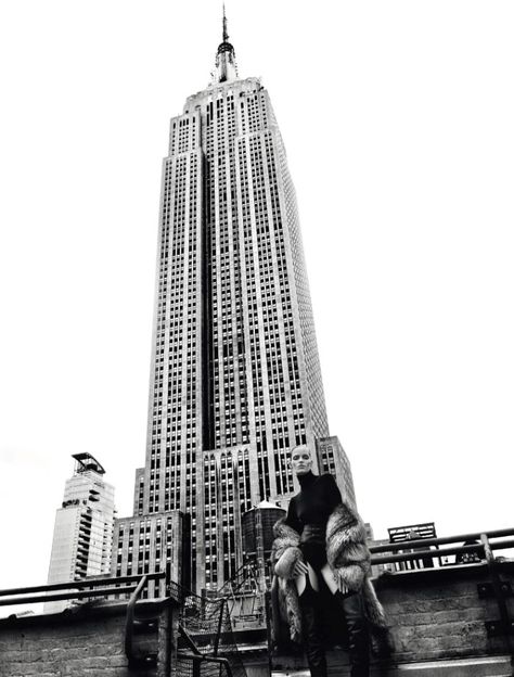 Alisa Ahmann Stars in 'Manhattan Rooftop', Lensed By Txema Yeste For Numéro September 2015 — Anne of Carversville Alisa Ahmann, Building Rooftop, Manhattan Rooftop, Txema Yeste, Fashion Model Poses, Vogue Spain, Rooftops, Fashion Photography Editorial, City View