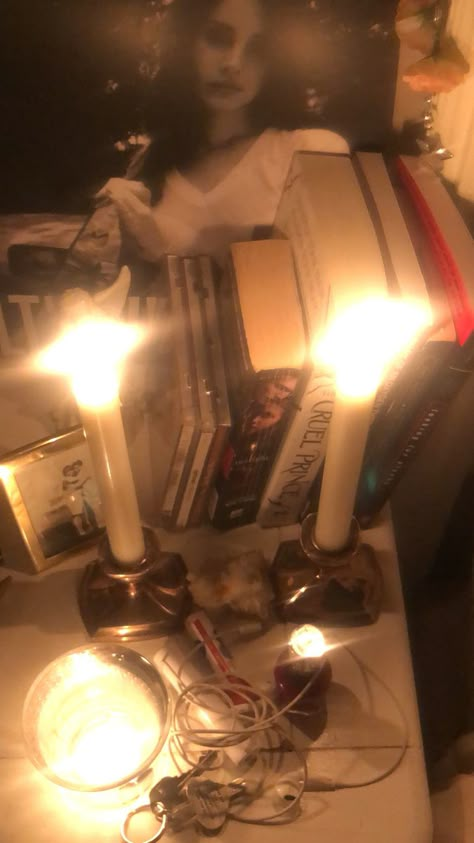 Lana Del Rey's House, Room Inspo Lana Del Rey, Lana Del Rey Shrine, Twilight Room Aesthetic, Lana Del Rey Room Aesthetic, Lana Del Rey Room, Lana Shrine, Room Candles, Coquette Lana Del Rey