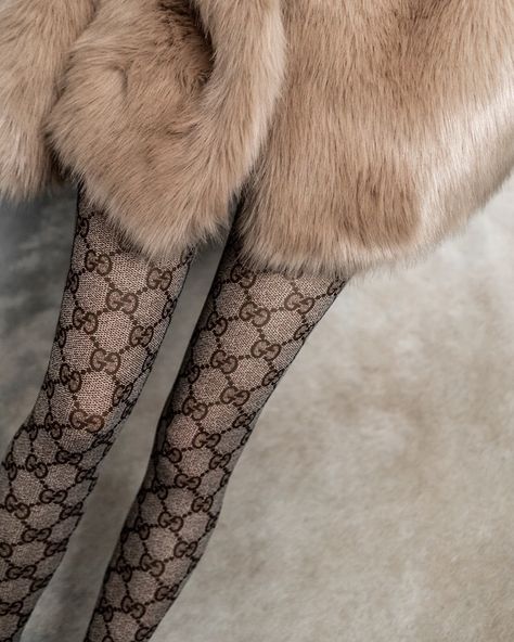 Gucci Tights, Trainers Fashion, Fashion Pictures, Aesthetic Fashion, Daily Outfits, Passion For Fashion, Autumn Winter Fashion, Balenciaga, Winter Fashion