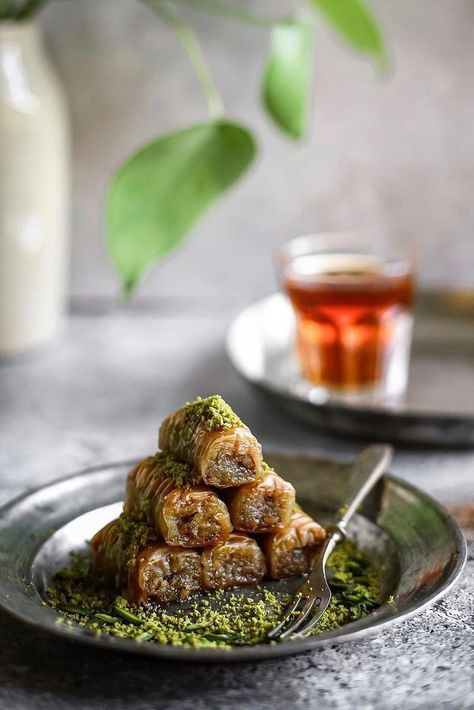 Baklava Photography Ideas, Turkish Sweets Photography, Baghlava Photography, Baklava Food Photography, Arabic Sweets Photography, Baklava Photography Styling, Baklava Photography, Arabian Dessert, Ramadan Photography