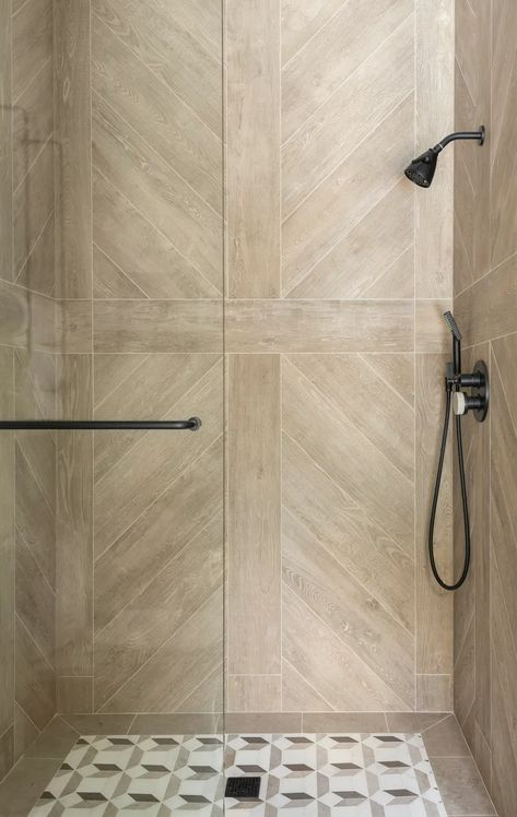 Bathroom Architectural Digest, Mosaic Shower Wall, Shower Floor Tile Ideas, Master Shower Tile, Wood Tile Shower, Large Shower Tile, Shower Accent Tile, Shower Tile Ideas, Bathroom Shower Walls