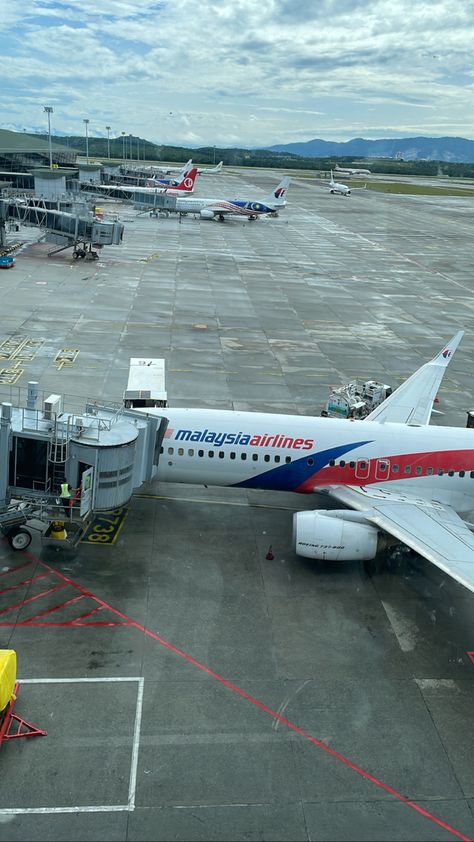 Malaysia Snapchat Stories, Klia Airport Kuala Lumpur, Malaysian Aesthetic, Malaysia Airport, Fake Post, Airport Luggage, Airplane Window View, Kuala Terengganu, Private Flights