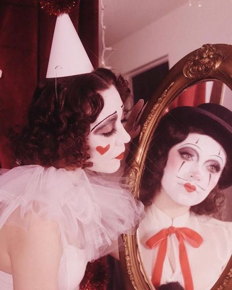 Pierrot Costume, Pierrot Clown, Circus Aesthetic, Dark Circus, Cute Clown, Vintage Clown, Clown Costume, Aesthetic Tumblr, Halloween Inspo